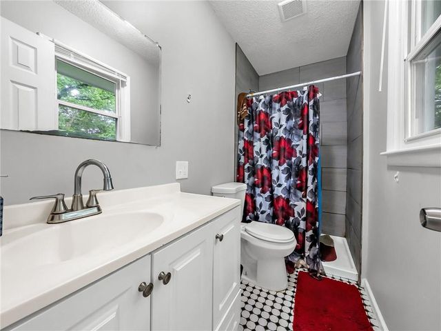 11805 Fuller Avenue, Kansas City, MO 64134