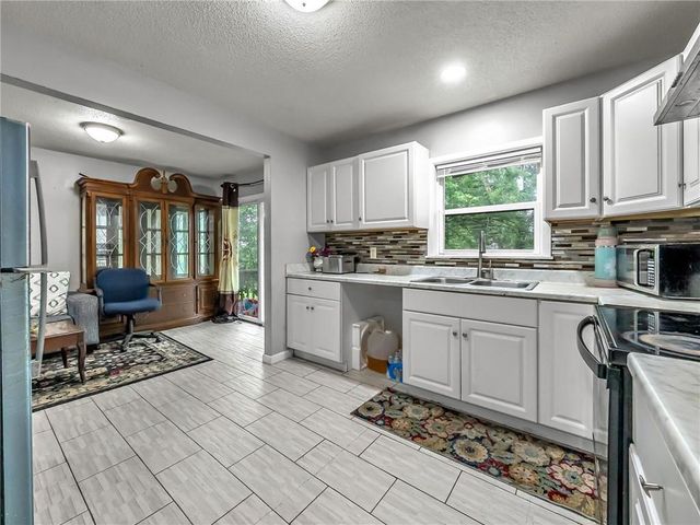 11805 Fuller Avenue, Kansas City, MO 64134