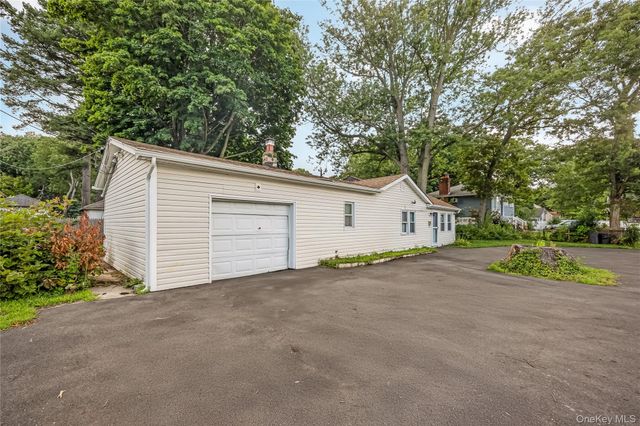 20 Buchanan Avenue, Wheatley Heights, NY 11798
