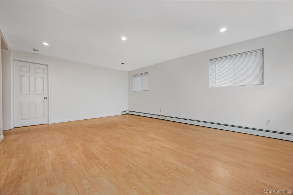 20 Buchanan Avenue, Wheatley Heights, NY 11798 — photo 4