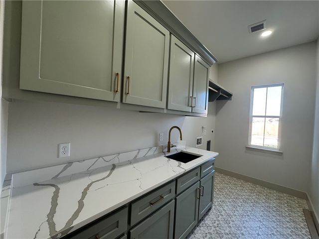 7621 Roman Dr, Corpus Christi, TX 78414