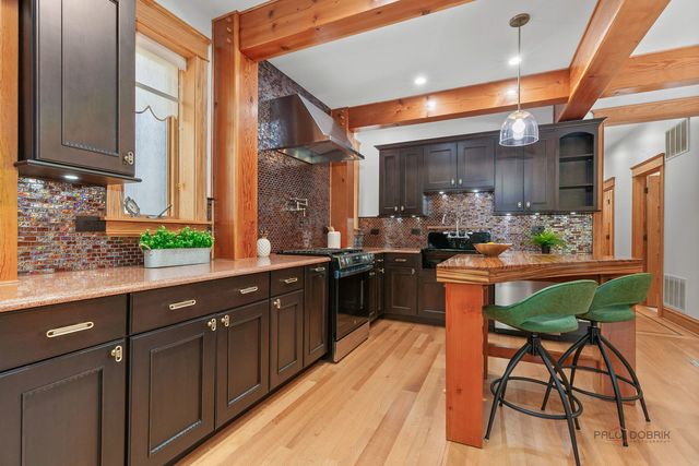 4448 N Tripp Avenue, Chicago, IL 60630