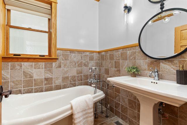 4448 N Tripp Avenue, Chicago, IL 60630