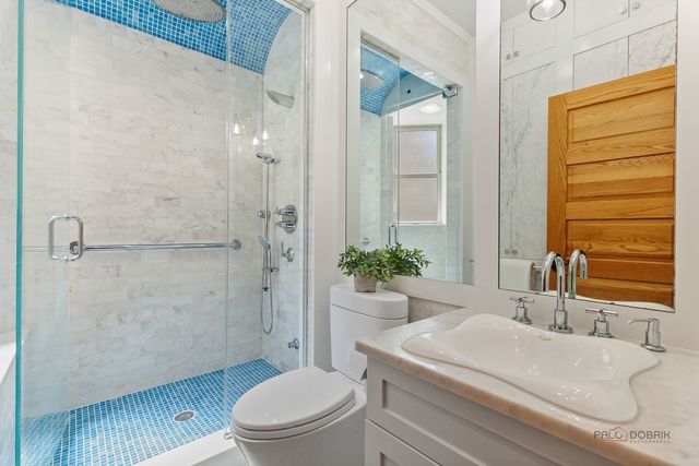 4448 N Tripp Avenue, Chicago, IL 60630