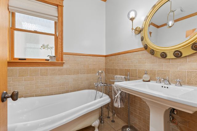4448 N Tripp Avenue, Chicago, IL 60630