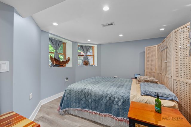 4448 N Tripp Avenue, Chicago, IL 60630