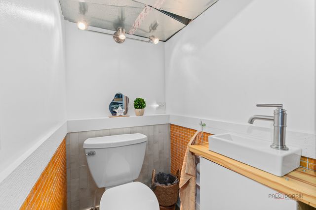 4448 N Tripp Avenue, Chicago, IL 60630