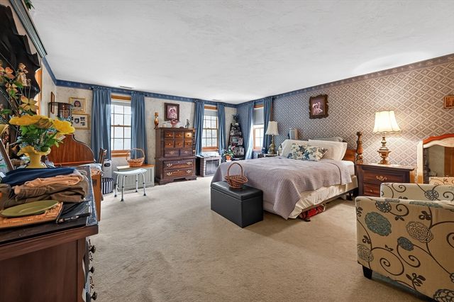 16 Hill St, Shrewsbury, MA 01545