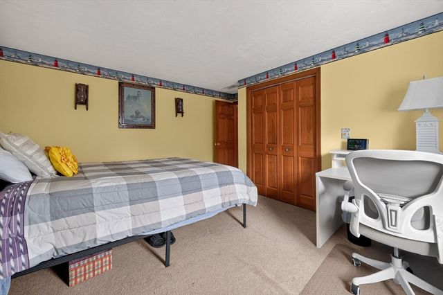 16 Hill St, Shrewsbury, MA 01545