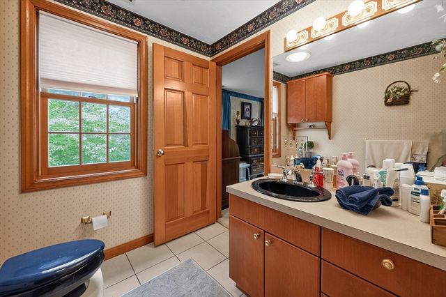 16 Hill St, Shrewsbury, MA 01545