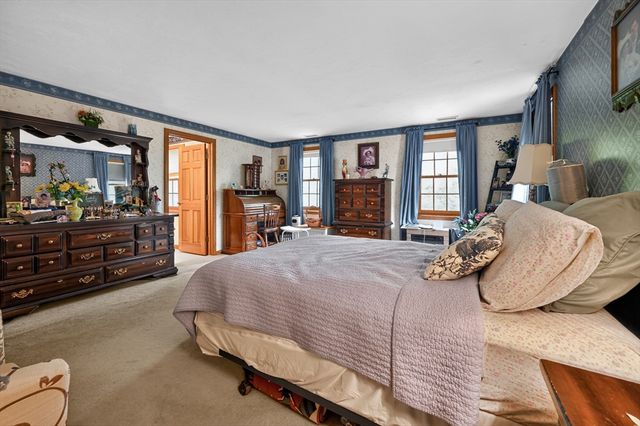 16 Hill St, Shrewsbury, MA 01545
