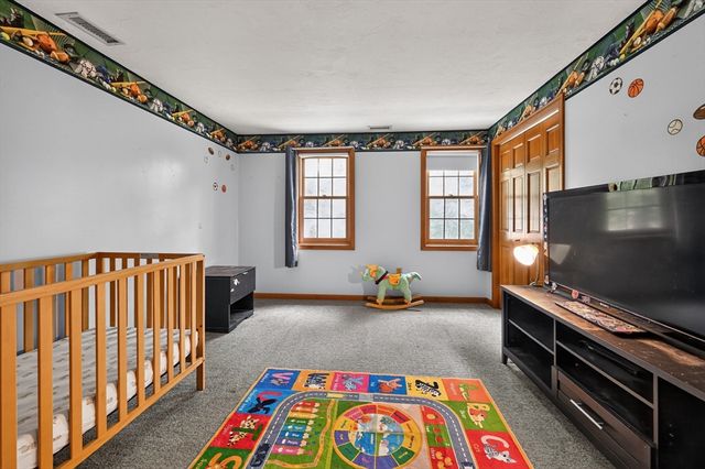 16 Hill St, Shrewsbury, MA 01545