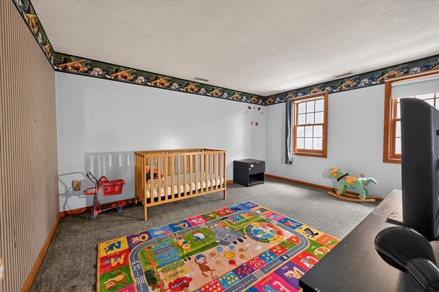 16 Hill St, Shrewsbury, MA 01545