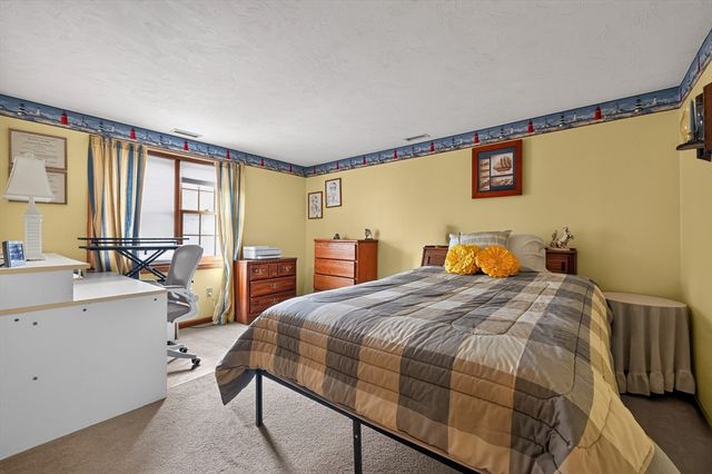 16 Hill St, Shrewsbury, MA 01545