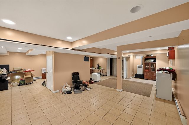16 Hill St, Shrewsbury, MA 01545