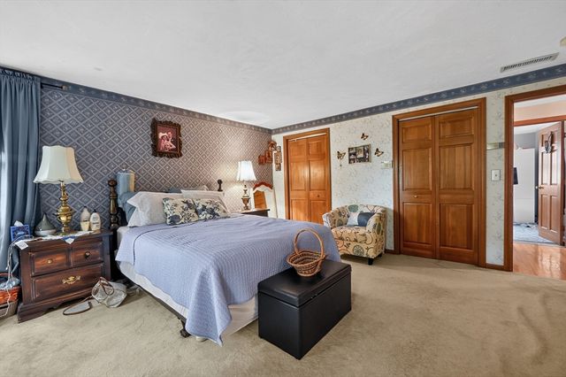16 Hill St, Shrewsbury, MA 01545