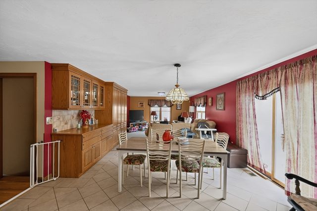 16 Hill St, Shrewsbury, MA 01545