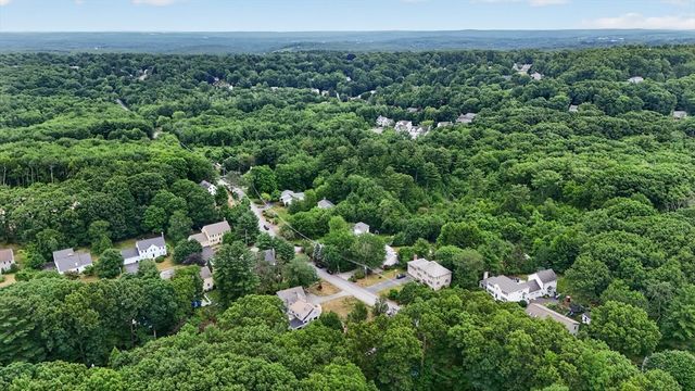 16 Hill St, Shrewsbury, MA 01545