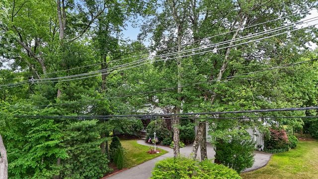 16 Hill St, Shrewsbury, MA 01545