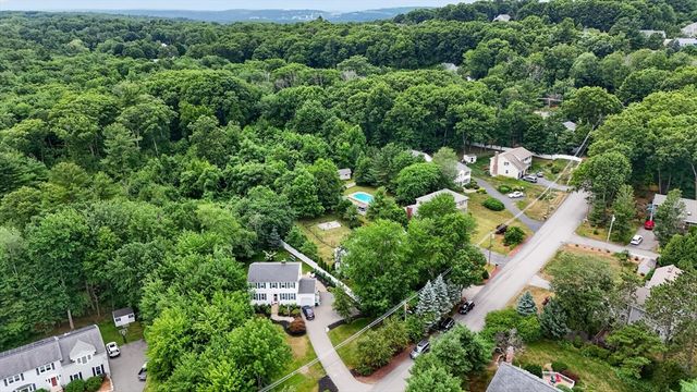 16 Hill St, Shrewsbury, MA 01545