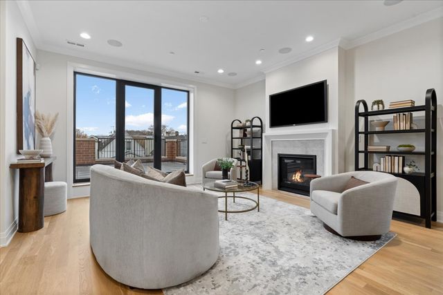 3036 N Sheffield Avenue 3, Chicago, IL 60657