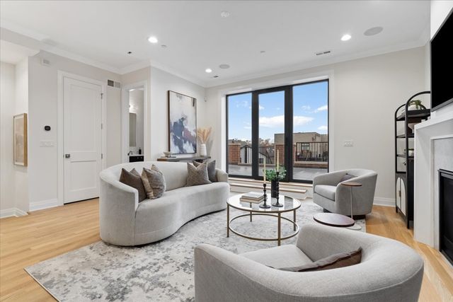 3036 N Sheffield Avenue 3, Chicago, IL 60657