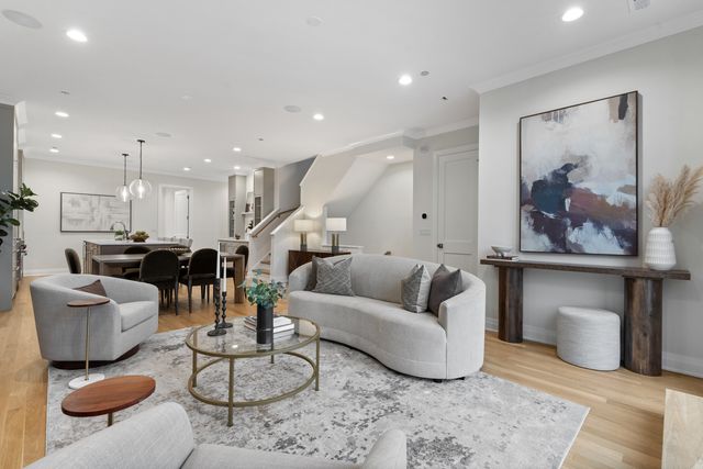 3036 N Sheffield Avenue 3, Chicago, IL 60657