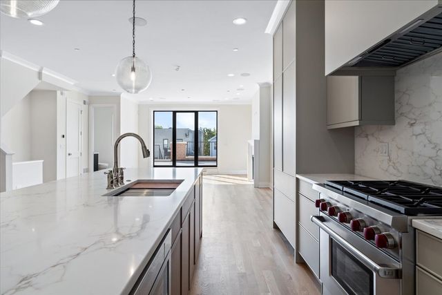 3036 N Sheffield Avenue 3, Chicago, IL 60657