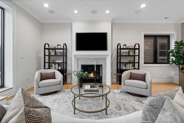 3036 N Sheffield Avenue 3, Chicago, IL 60657