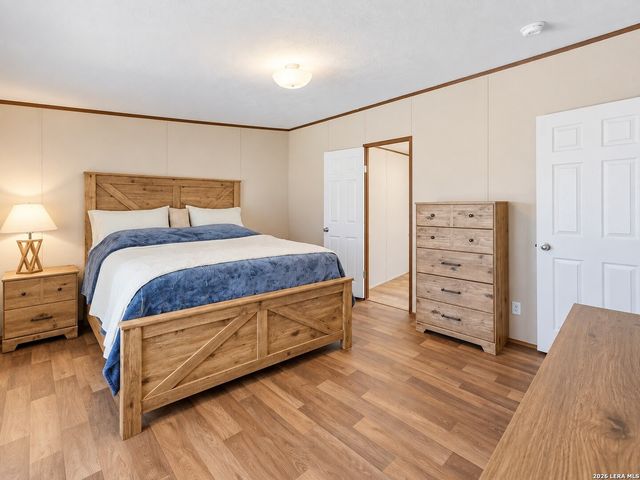 213 Oak View Dr, La Vernia, TX 78121