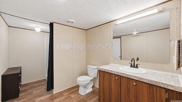 213 Oak View Dr, La Vernia, TX 78121