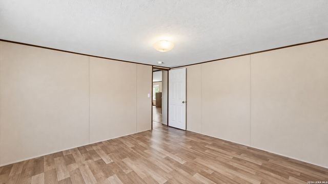 213 Oak View Dr, La Vernia, TX 78121