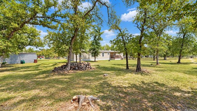 213 Oak View Dr, La Vernia, TX 78121