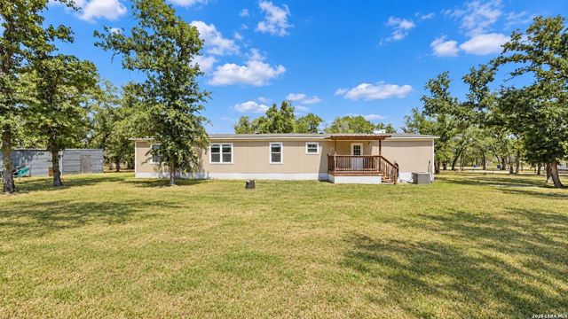 213 Oak View Dr, La Vernia, TX 78121