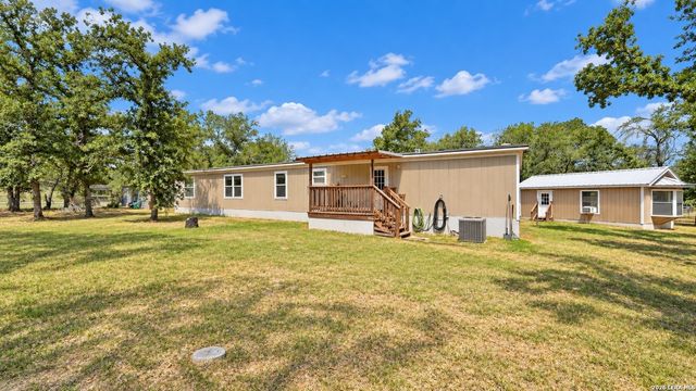 213 Oak View Dr, La Vernia, TX 78121
