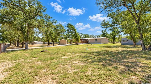 213 Oak View Dr, La Vernia, TX 78121