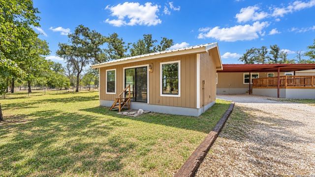213 Oak View Dr, La Vernia, TX 78121