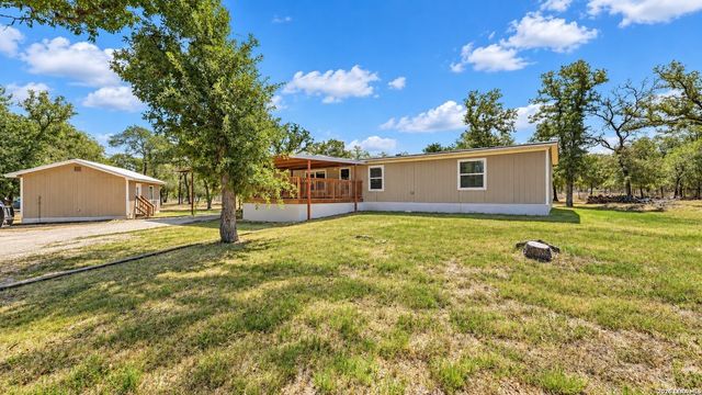 213 Oak View Dr, La Vernia, TX 78121