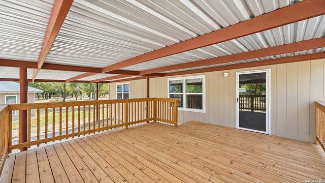 213 Oak View Dr, La Vernia, TX 78121