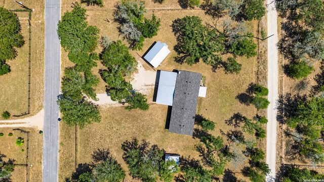 213 Oak View Dr, La Vernia, TX 78121