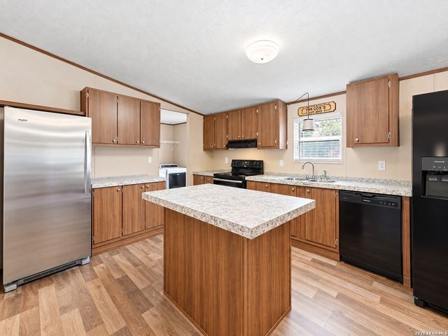 213 Oak View Dr, La Vernia, TX 78121