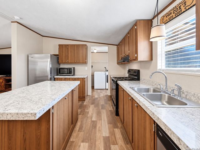 213 Oak View Dr, La Vernia, TX 78121