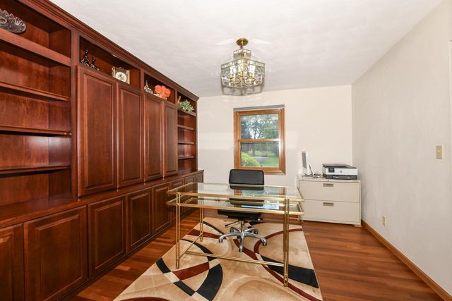 14335 W Meadowshire COURT, New Berlin, WI 53151