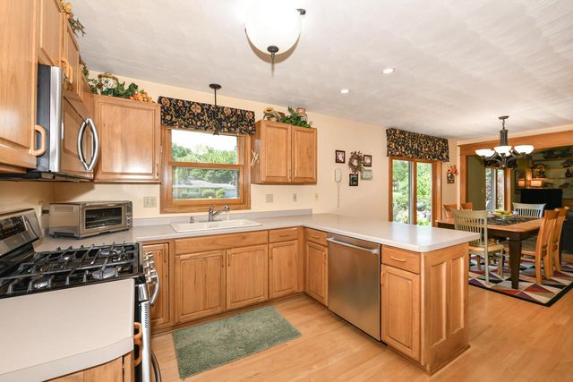 14335 W Meadowshire COURT, New Berlin, WI 53151