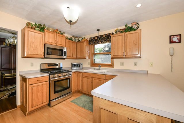 14335 W Meadowshire COURT, New Berlin, WI 53151