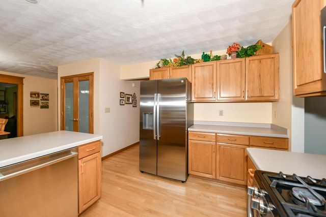 14335 W Meadowshire COURT, New Berlin, WI 53151
