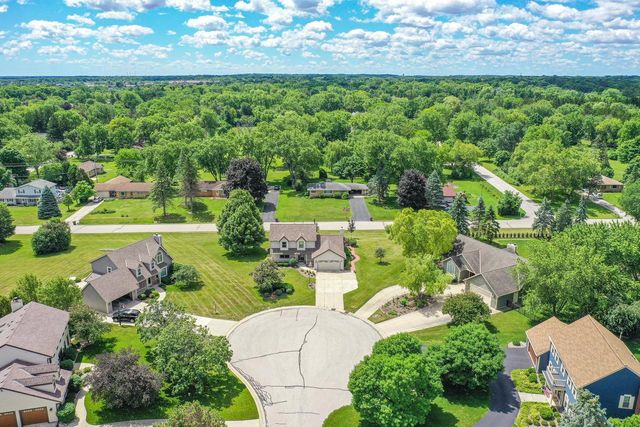 14335 W Meadowshire COURT, New Berlin, WI 53151
