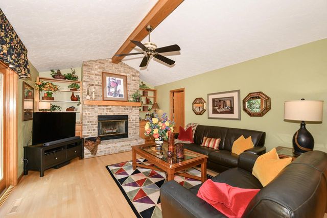 14335 W Meadowshire COURT, New Berlin, WI 53151