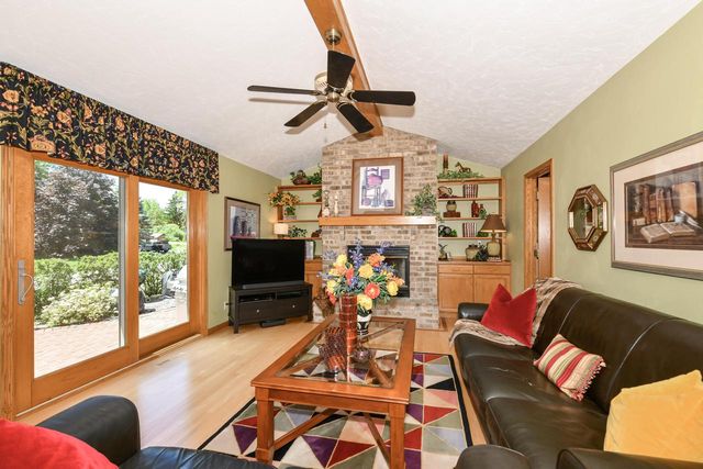 14335 W Meadowshire COURT, New Berlin, WI 53151