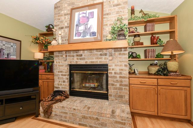 14335 W Meadowshire COURT, New Berlin, WI 53151